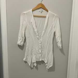 ✨4 for $10 ✨ Cute textured white button down blouse